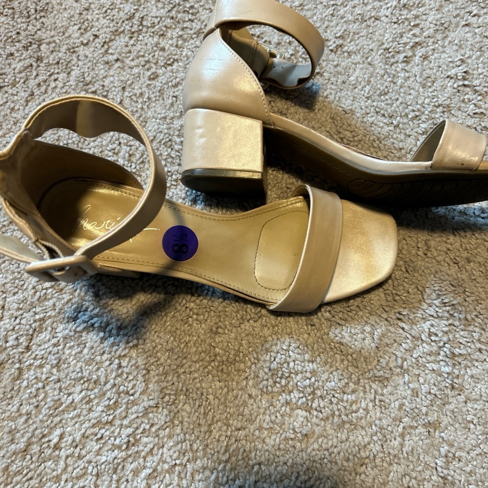 Mari A Mattie2 shoes size 8.5M open toe  sandal block heel color nude